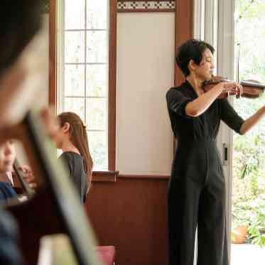 Rouge Blanc(ルージュ:ブラン) ●BRASSグループ 生演奏を聴きながら、食事を楽しむパーティも贅沢。