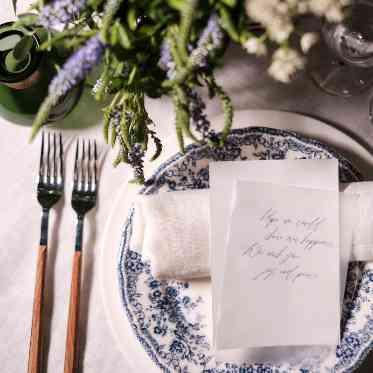 Rouge Blanc(ルージュ:ブラン) ●BRASSグループ アンティークな小物を合わせたナチュラルコーディネート。