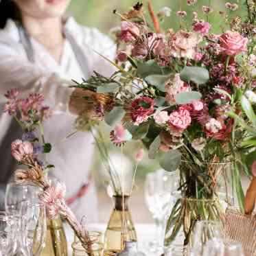 Rouge Blanc(ルージュ:ブラン) ●BRASSグループ 専属フローリストがおふたりの好みやご希望を丁寧にヒアリングします。