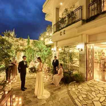 Rouge Blanc(ルージュ:ブラン) ●BRASSグループ キャンドルが彩るナイトガーデンパーティもロマンティック。