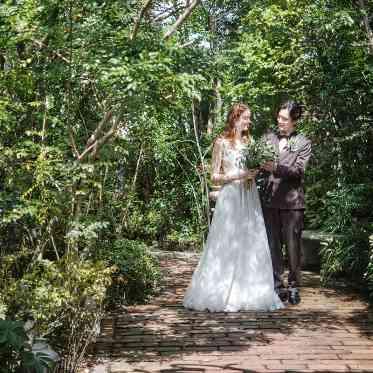 Rouge Blanc(ルージュ:ブラン) ●BRASSグループ 一歩足を踏み入れると、周りの喧騒を忘れさせる別世界が広がる。