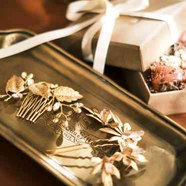 Rouge Blanc(ルージュ:ブラン) ●BRASSグループ アクセサリーもこだわりの品を数多く取り扱い。ドレスに合わせてコーディネートを。