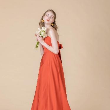 Rouge Blanc(ルージュ:ブラン) ●BRASSグループ 大人っぽくありながら、バックスタイルのリボンデザインがチャーミング