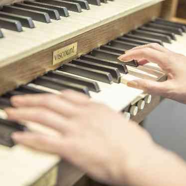 アルカンシエル luxe mariage 名古屋 オルガニストの生演奏が挙式ならではの重厚感を演出