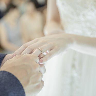 アルカンシエル luxe mariage 名古屋 指輪の交換のシーンは、ゲストも思わず息をのむ瞬間