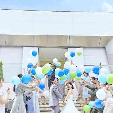アルカンシエル luxe mariage 名古屋 大階段でのバルーンリリース