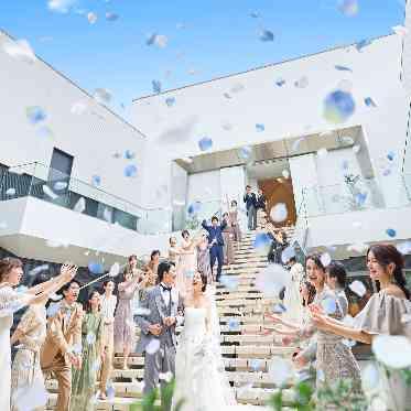 アルカンシエル luxe mariage 名古屋 大階段でのフラワーシャワー