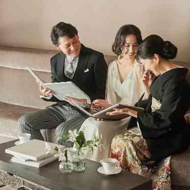 アルカンシエル luxe mariage 名古屋 ウエルカムパーティフロアにはソファ席も完備!思い思いの時間をゆったり過ごして