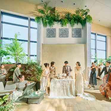 アルカンシエル luxe mariage 名古屋 全天候型テラスは名駅エリアでは珍しいリゾートテイスト!室内ながら滝やヤシの木が♪