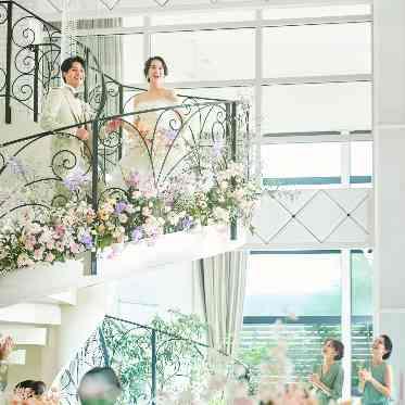 アルカンシエル luxe mariage 名古屋 螺旋階段からの入場はロマンチックで人気♪