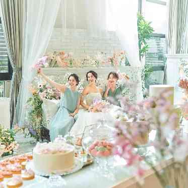 華やかな空間に包まれて自然と表情も明るく♪