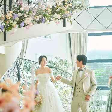 アルカンシエル luxe mariage 名古屋 皆様の拍手に包まれて入場する瞬間はまさに幸せいっぱい