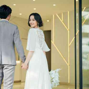 アルカンシエル luxe mariage 名古屋 正面エントランスにはコンシェルジュ常駐。お迎え体制も整えて快適に過ごしてもらえる