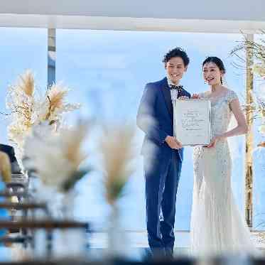 SCAPES THE SUITE(スケープス ザ スィート) 碧い海を背景にゲストに誓いを立てる人前式も人気