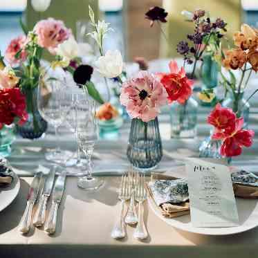 SCAPES THE SUITE(スケープス ザ スィート) 専属デコレーターが少人数ウェディングのレイアウトもオリジナルでご提案