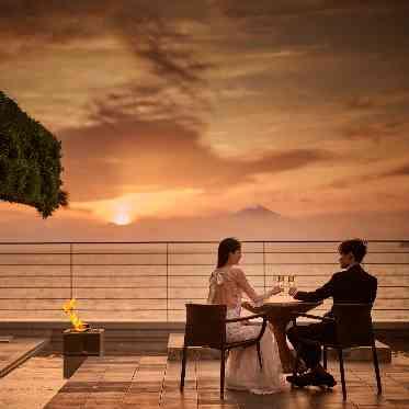 SCAPES THE SUITE(スケープス ザ スィート) 刻一刻と移り変わる美しいサンセットに浸る時間。特別な1日がより一層心に刻まれる