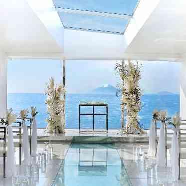 SCAPES THE SUITE(スケープス ザ スィート) 海と自然光溢れる美しい空間。
明るい光が差し込むチャペルを体感してみて。