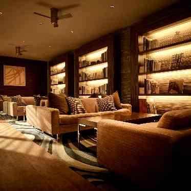 SCAPES THE SUITE(スケープス ザ スィート) ライブラリースペースでのウェイティング