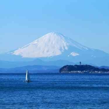 SCAPES THE SUITE（スケープス　ザ　スィート） 碧い海と富士山を背景に記念の1枚をのこす
