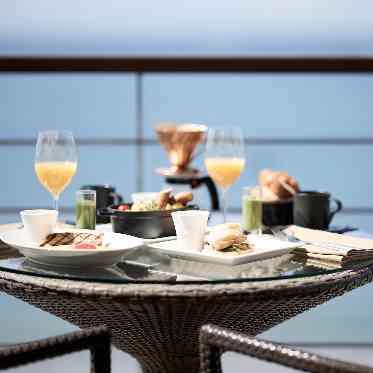 SCAPES THE SUITE(スケープス ザ スィート) 開放的なテラスで波音を聴きながら過ごすふたりだけの時間