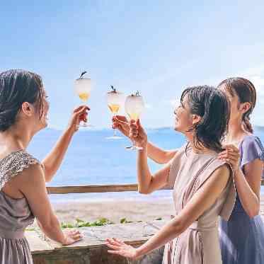 SCAPES THE SUITE(スケープス ザ スィート) テラスに出て海を見ながらウェルカムドリンクを楽しむ時間に