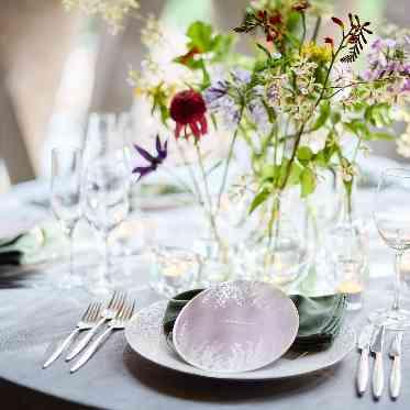 専属のフラワーデコレーターが手掛けるオリジナルコーディネート