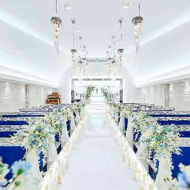 アルカンシエル横浜　luxemariage  純白とロイヤルブルーのコントラストが美しいチャペル
