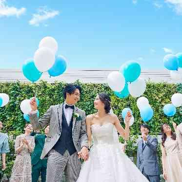 アルカンシエル横浜 luxemariage 屋上のチャペルガーデンではバルーンリリースやブーケトス等のセレモニーも可能です☆