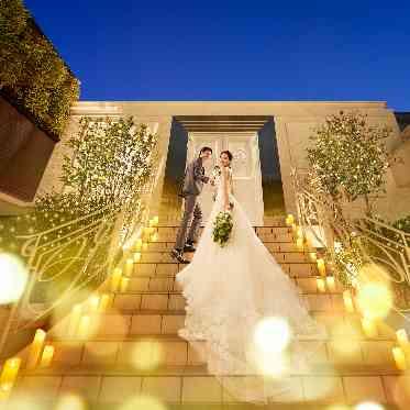 アルカンシエル横浜 luxemariage 煌めく空間でのナイトウエディングは幻想的