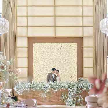 アルカンシエル横浜 luxemariage フラワーウォールのメインバックがおふたりをより美しく魅せる