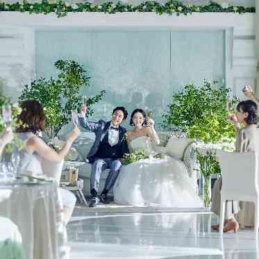アルカンシエル横浜 luxemariage グリーンのナチュラル空間も会場が白いからこそ映えておふたりらしさも表現出来ます☆
