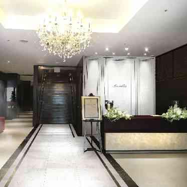 アルカンシエル横浜 luxemariage エントランスにはお着替え室・美容室・クローク等充実設備!