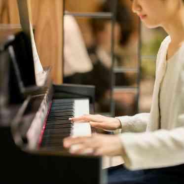 Argent Parme(アージェントパルム) ●BRASSグループ 挙式はすべて生演奏。聖歌隊の歌声やピアノの音色が会場内を優しく包み込む