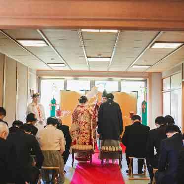 料亭 か茂免 神社から宮司・巫女を呼び、館内にて神前式