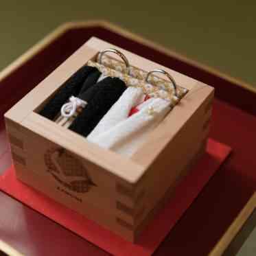 料亭 か茂免 リングピローも和風で。