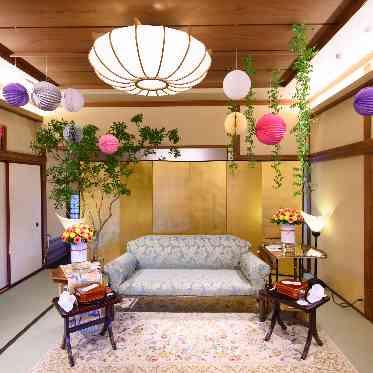 料亭 か茂免 ソファー席は写真映りが華やかになります。