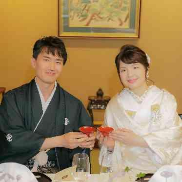 料亭 か茂免 赤い盃で和の乾杯を♪