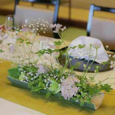 料亭 か茂免 広すぎない空間だからこそ、装花が引き立ちます。