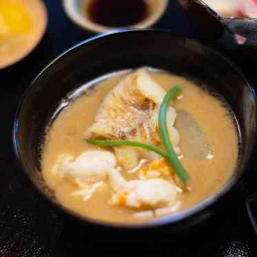 料亭 か茂免 伊勢海老を使った最高級のお椀物