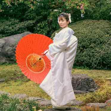 料亭 か茂免 上質な緞子の白無垢 by 新木屋