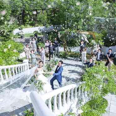 AILE d’ANGE garden(エル・ダンジュ ガーデン) アフターセレモニーは大階段でフラワーシャワー