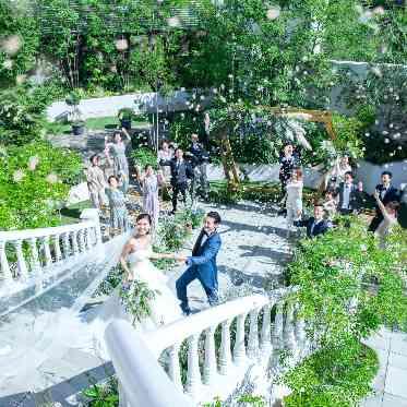 AILE d’ANGE garden（エル・ダンジュ ガーデン） 大階段でのフラワーシャワー