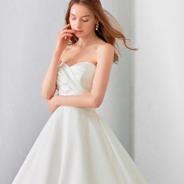 AILE d’ANGE garden(エル・ダンジュ ガーデン) シルクの大人ドレスもシンプル綺麗に着こなして