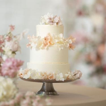 AILE d’ANGE NAGOYA(エル・ダンジュ ナゴヤ) 会場装花に合わせたウエディングケーキ