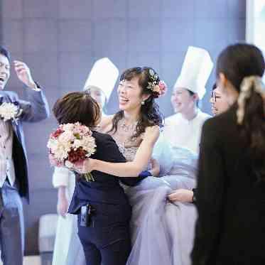 AILE d’ANGE NAGOYA(エル・ダンジュ ナゴヤ) 結婚式当日まで共に作り上げたスタッフと。おひらき後の瞬間。