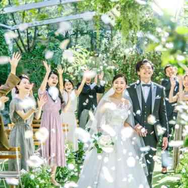 AILE d’ANGE NAGOYA(エル・ダンジュ ナゴヤ) 緑溢れる中でのフラワーシャワー