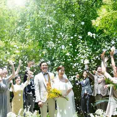 AILE d’ANGE NAGOYA(エル・ダンジュ ナゴヤ) 挙式後は、ゲストからの祝福のフラワーシャワー を。