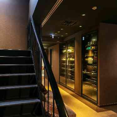 AILE d’ANGE NAGOYA(エル・ダンジュ ナゴヤ) どこを撮っても絵になる。ワインセラーでゲストの気分も高まる