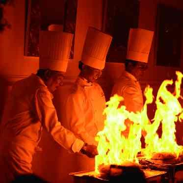 AILE d’ANGE NAGOYA(エル・ダンジュ ナゴヤ) 会場内でのフランベパフォーマンスはゲストにも好評!