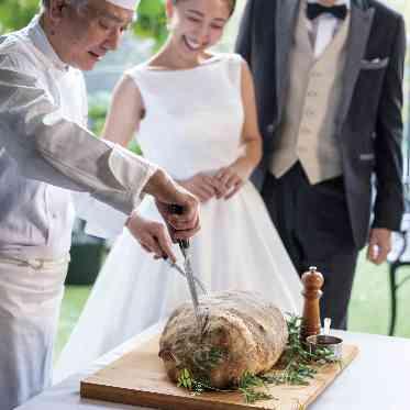 AILE d’ANGE NAGOYA(エル・ダンジュ ナゴヤ) 会場内でシェフによる切り分けサービスも